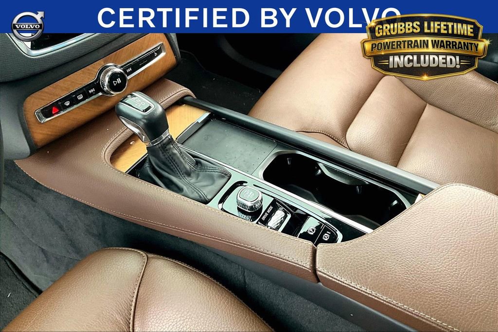 Used 2021 Volvo XC90 T6 Momentum w/ Climate Package AWD/4WD image 18
