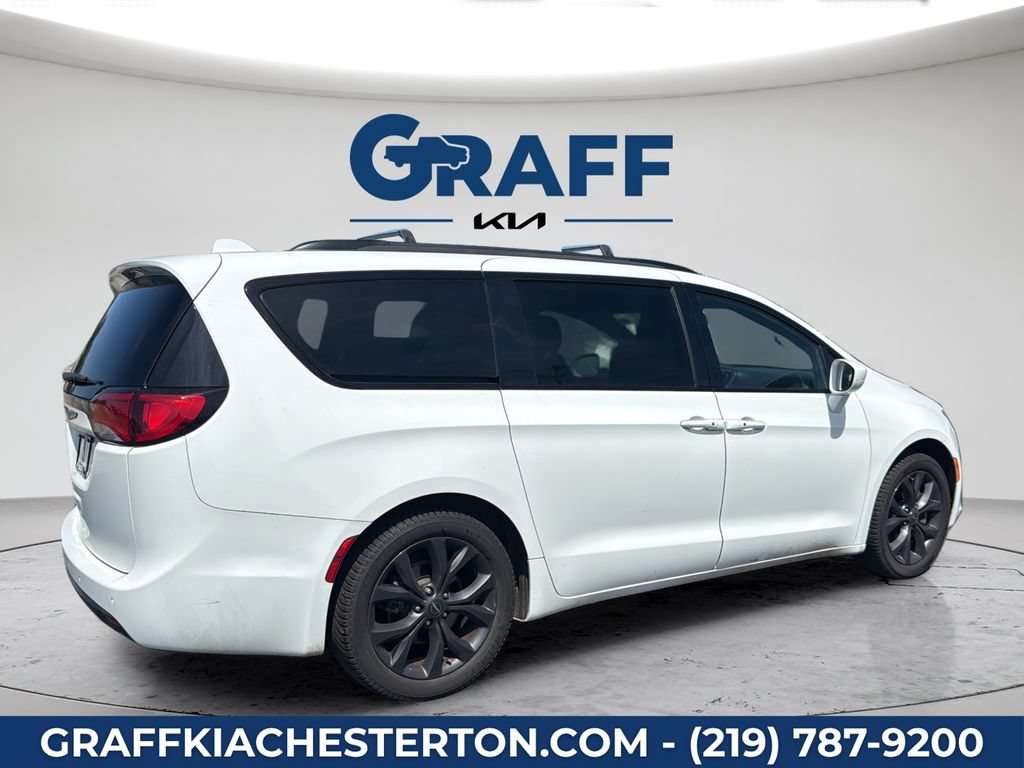 Used 2020 Chrysler Pacifica Touring-L w/ Premium Audio Group FWD image 8
