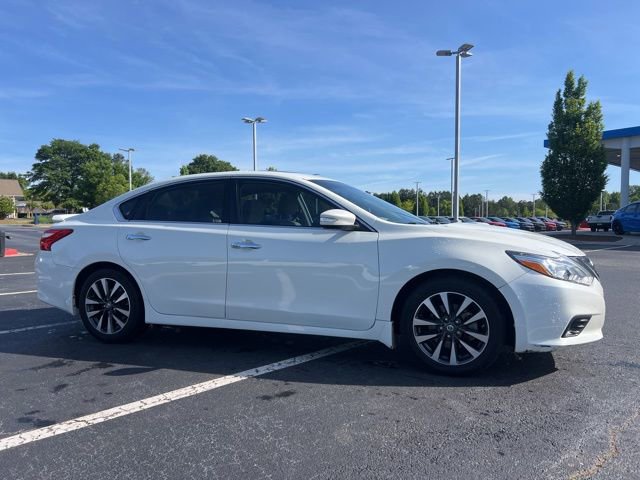 Used 2016 Nissan Altima 2.5 SV w/ Convenience Package FWD image 3