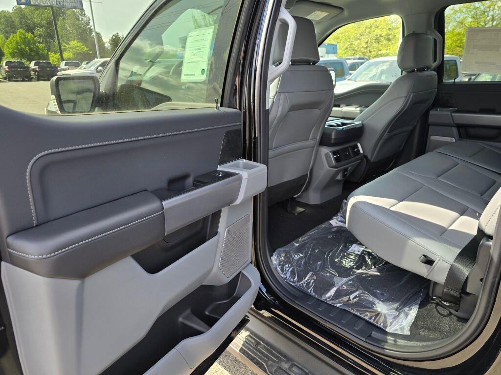 New 2025 Ford F150 Lightning Flash AWD/4WD image 11