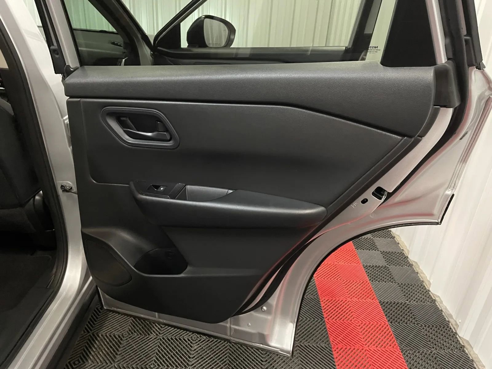 Used 2024 Nissan Rogue S FWD image 37