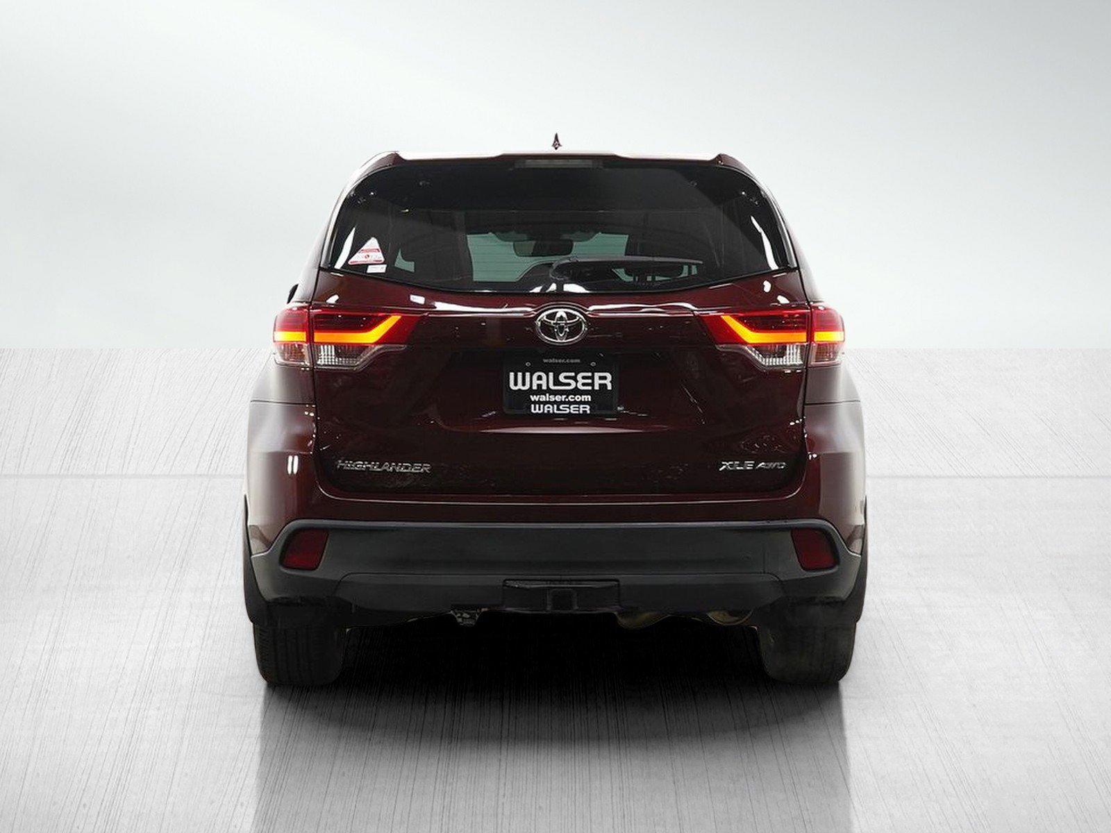 Used 2019 Toyota Highlander XLE AWD/4WD image 4
