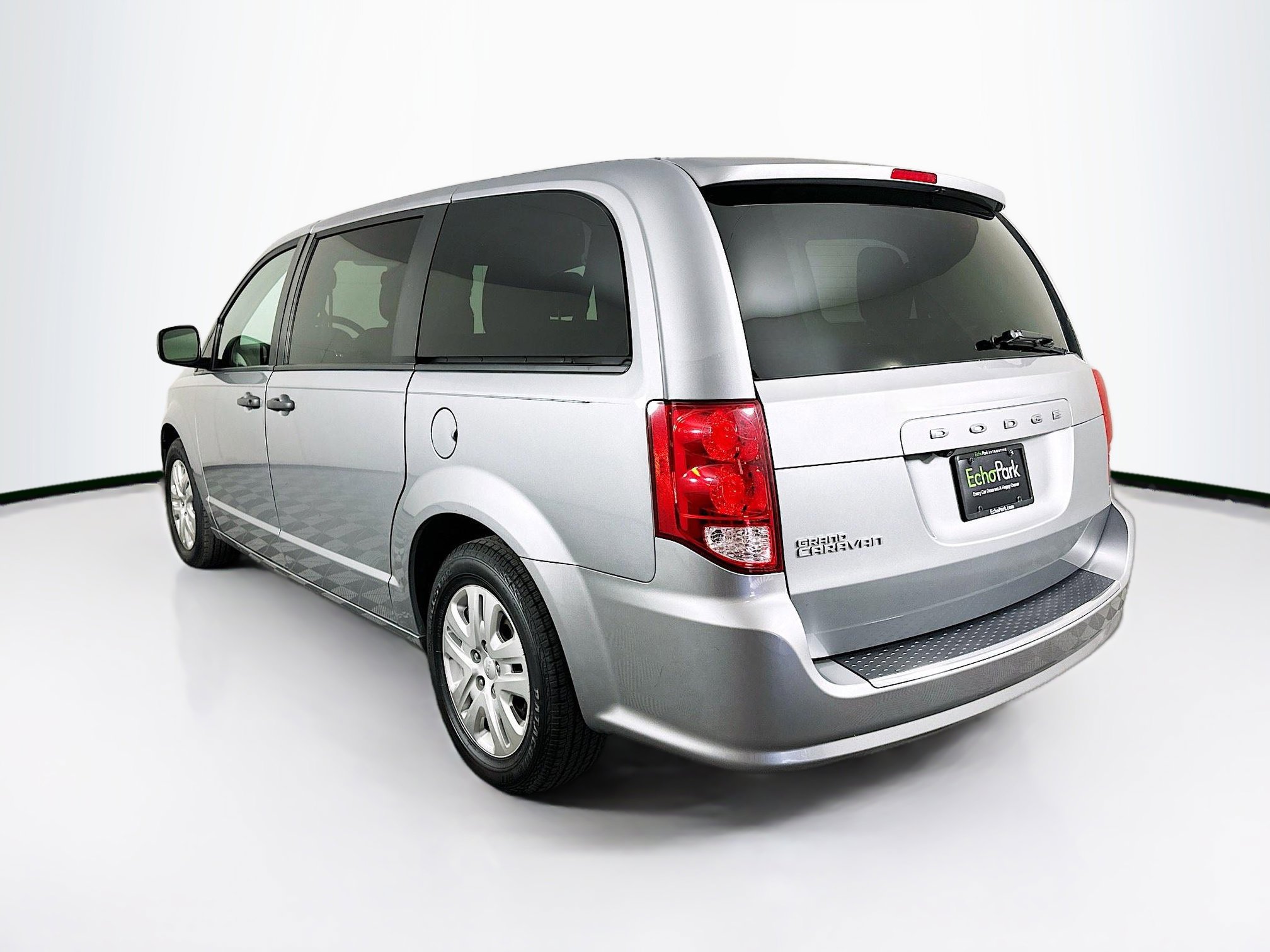 Used 2020 Dodge Grand Caravan SE w/ UConnect Hands-Free Group image 5