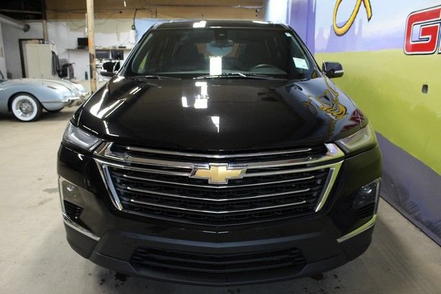 Used 2023 Chevrolet Traverse LT FWD image 2