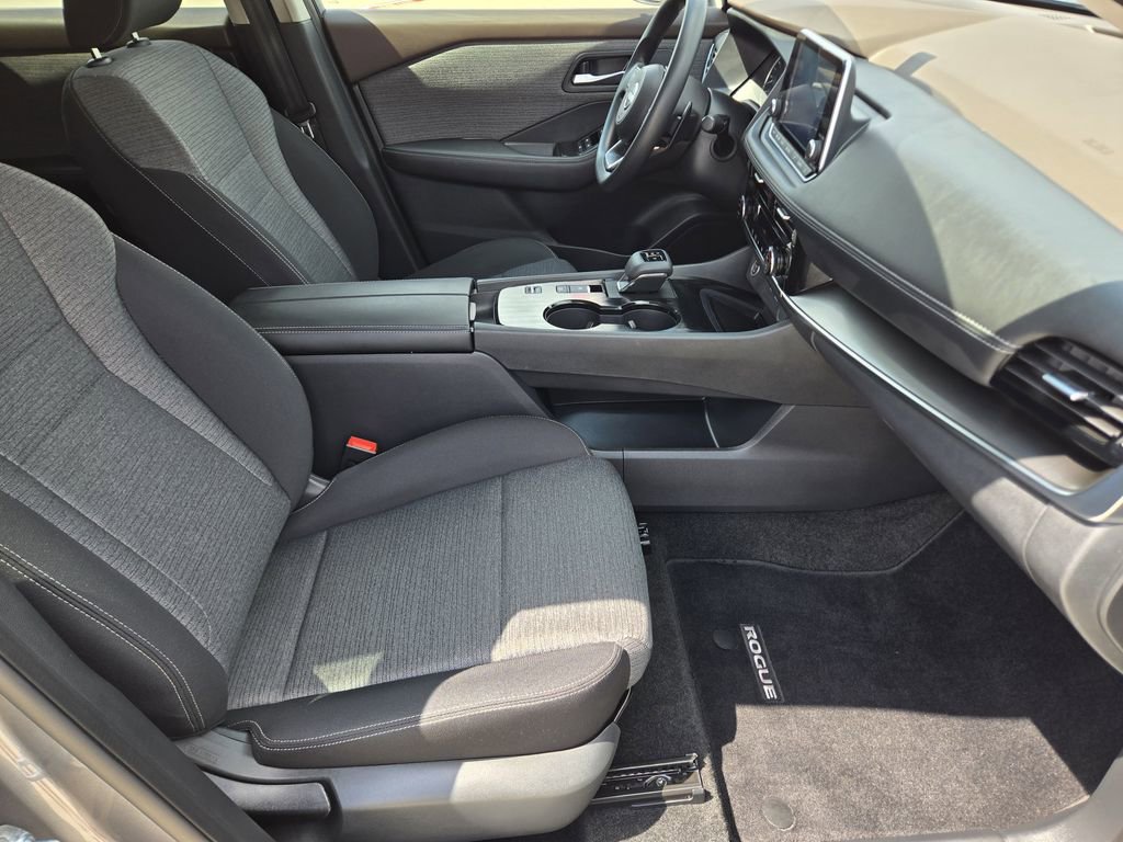 Used 2022 Nissan Rogue SV image 15