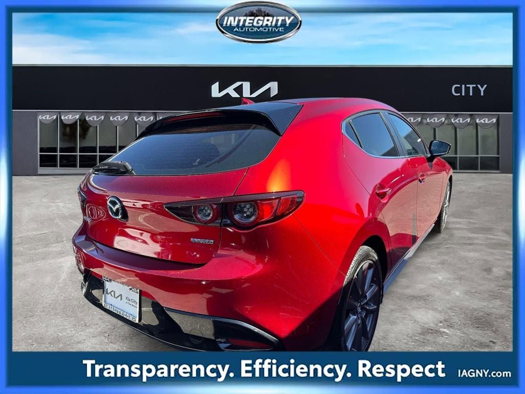 Used 2020 MAZDA MAZDA3 Hatchback w/ Preferred Package FWD image 2