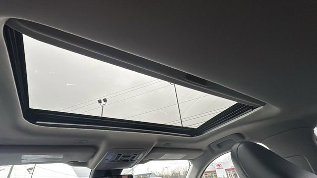 Used 2023 Toyota Highlander Limited image 10