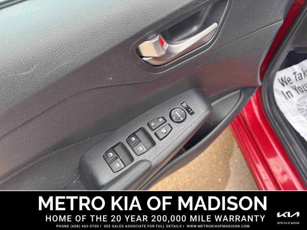 Used 2022 Hyundai Accent SEL image 12