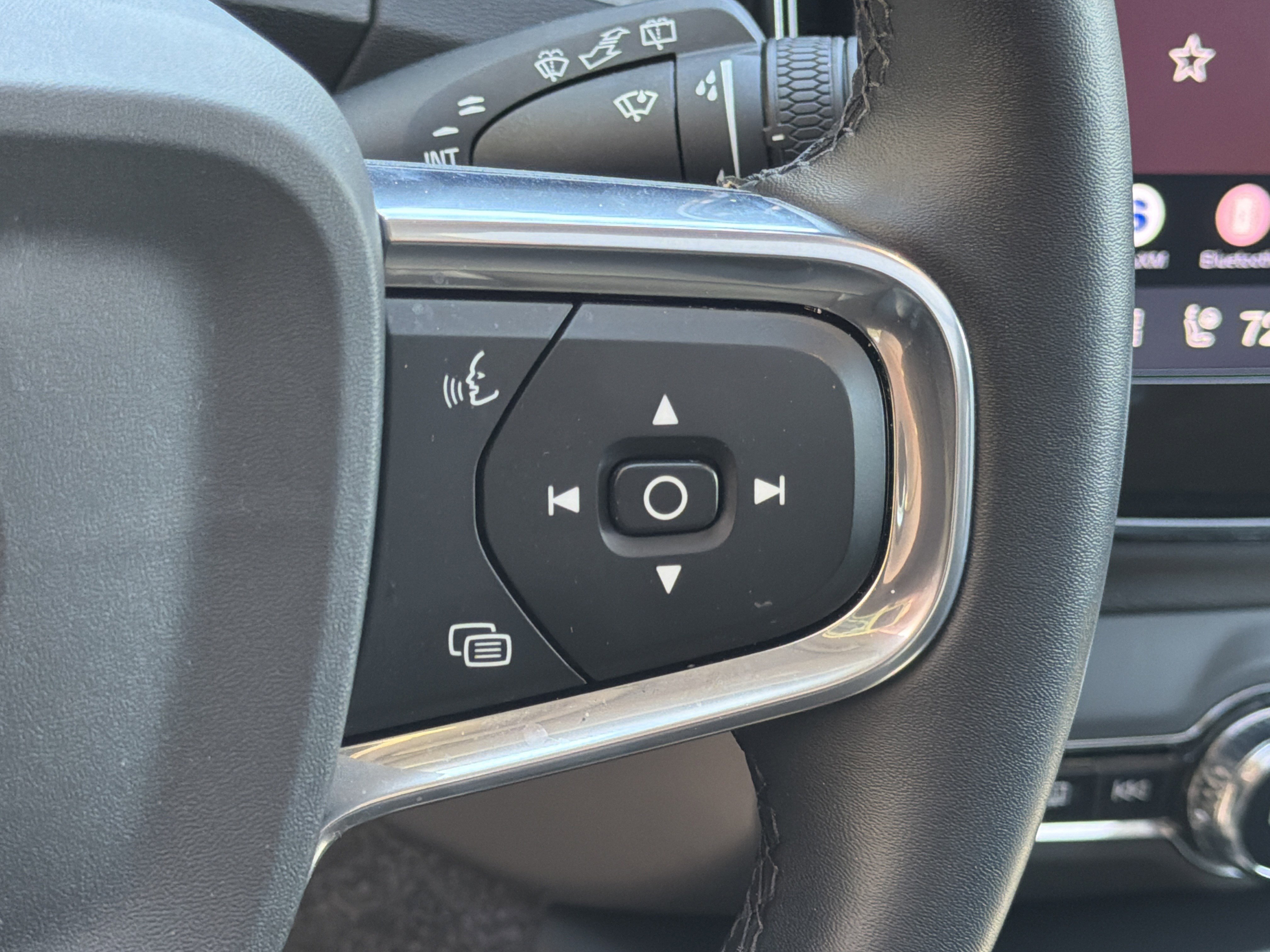 Certified 2025 Volvo XC40 B5 Core image 20