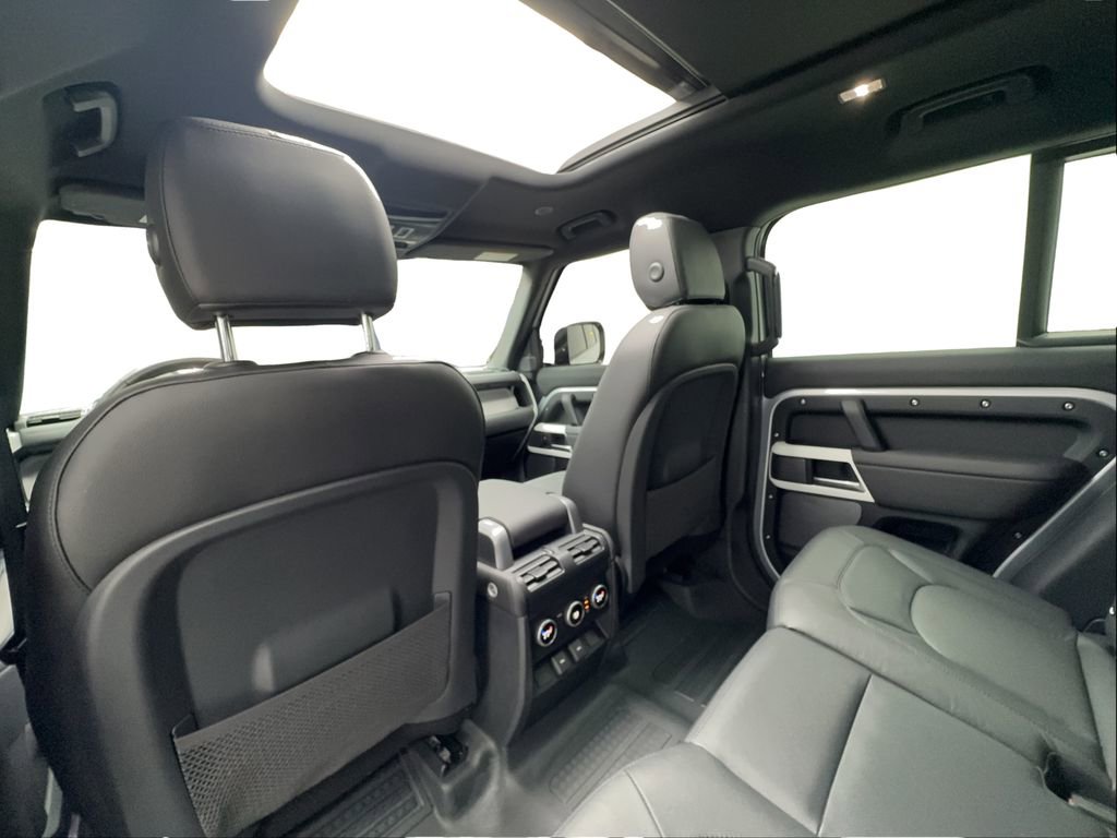 Used 2024 Land Rover Defender 110 S image 25