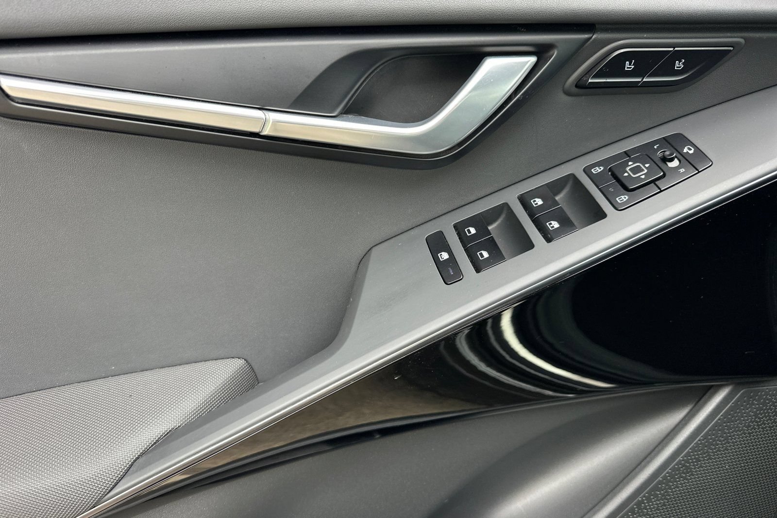 Certified 2024 Kia Niro SX Touring FWD image 8