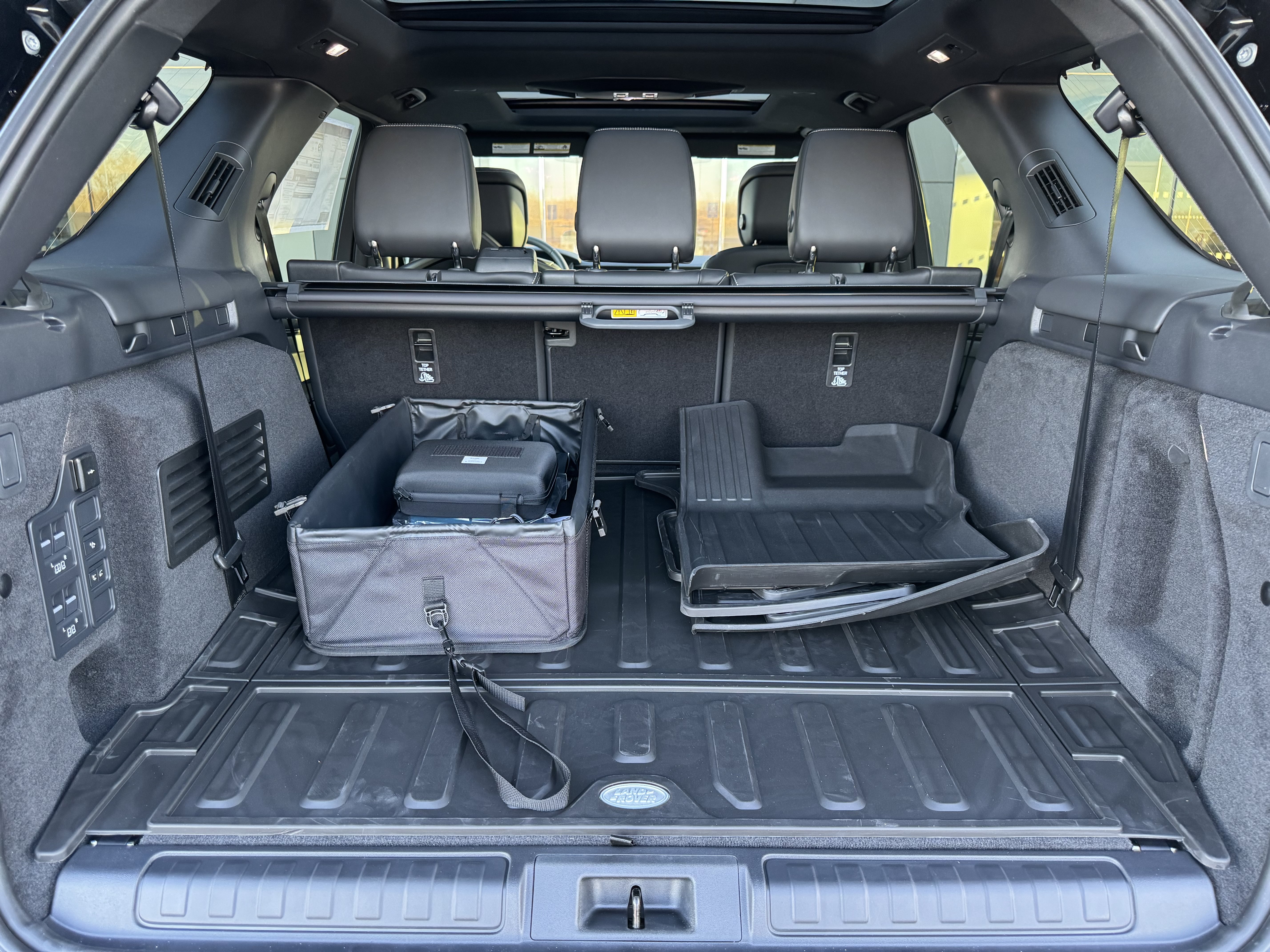 New 2026 Land Rover Discovery Limited Edition AWD/4WD image 33