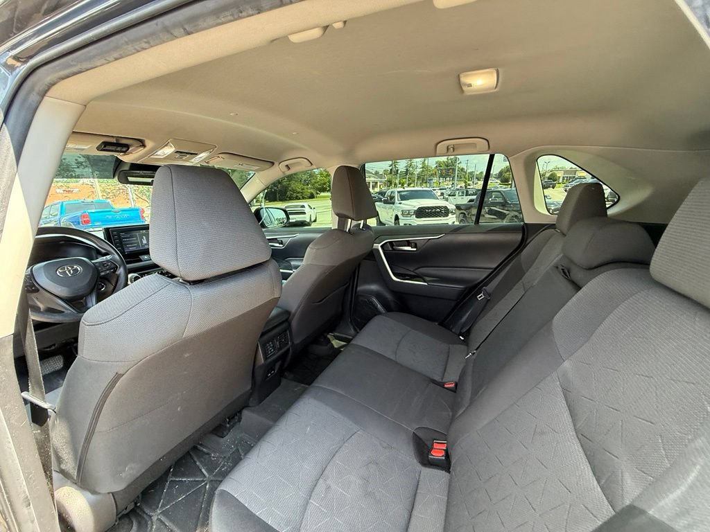 Used 2022 Toyota RAV4 XLE AWD/4WD image 24