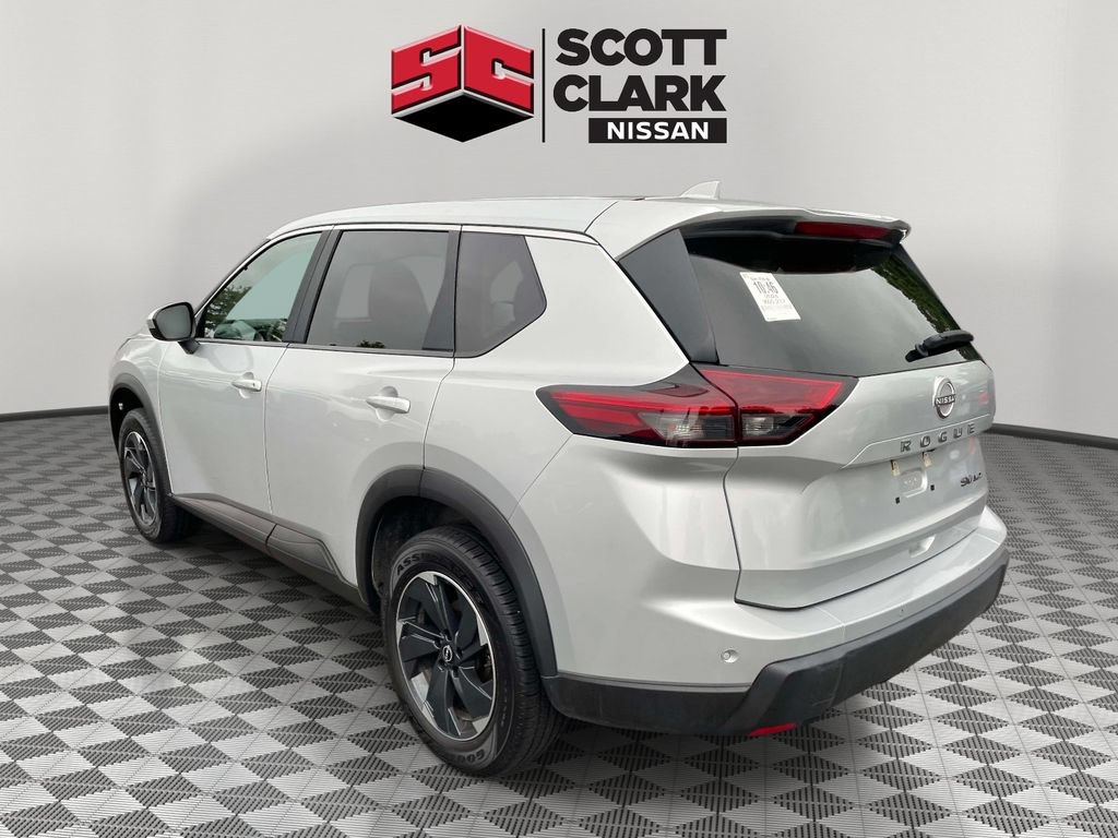 Used 2024 Nissan Rogue SV AWD/4WD image 4