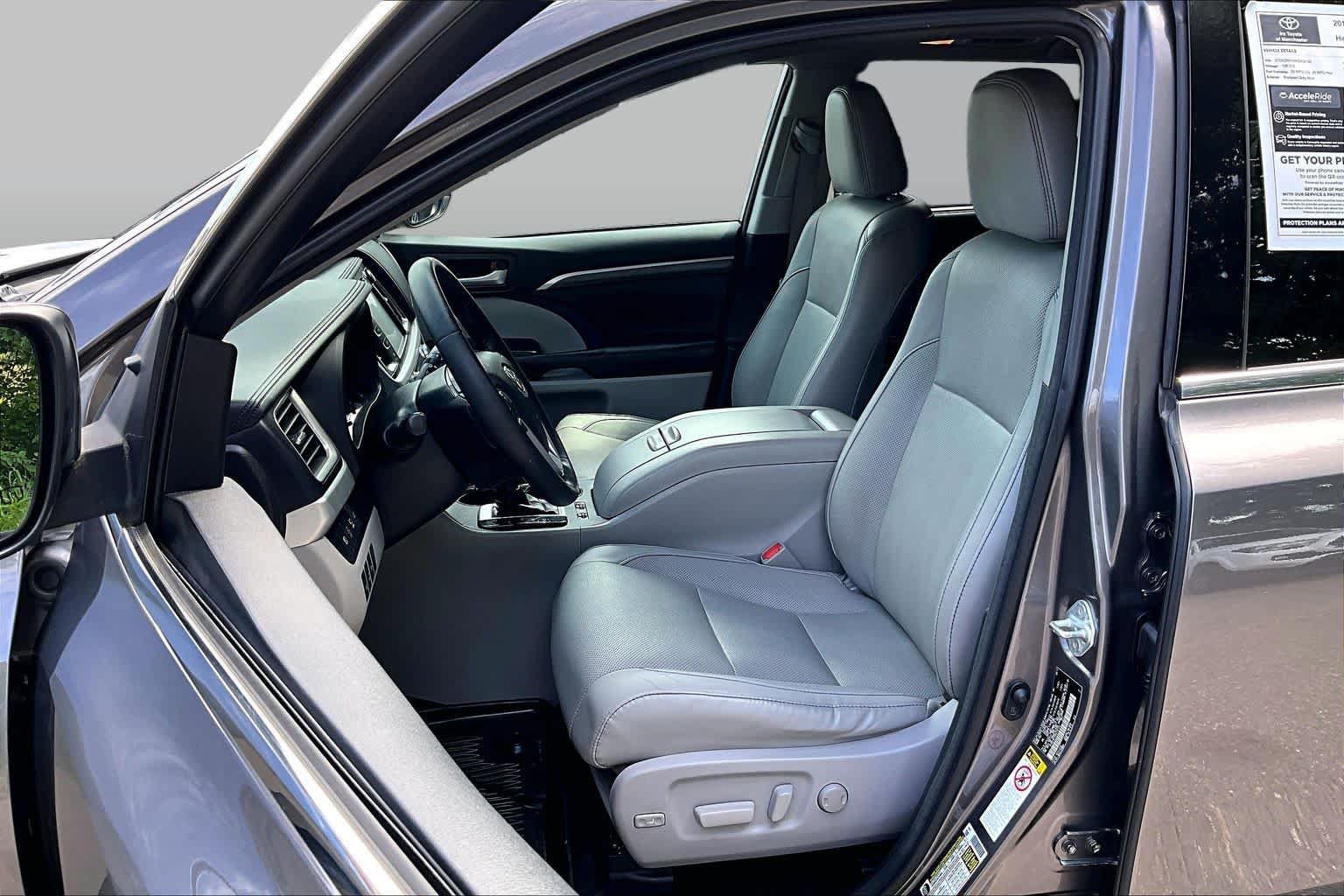 Used 2017 Toyota Highlander Limited Platinum w/ Carpet Mat Package AWD/4WD image 9