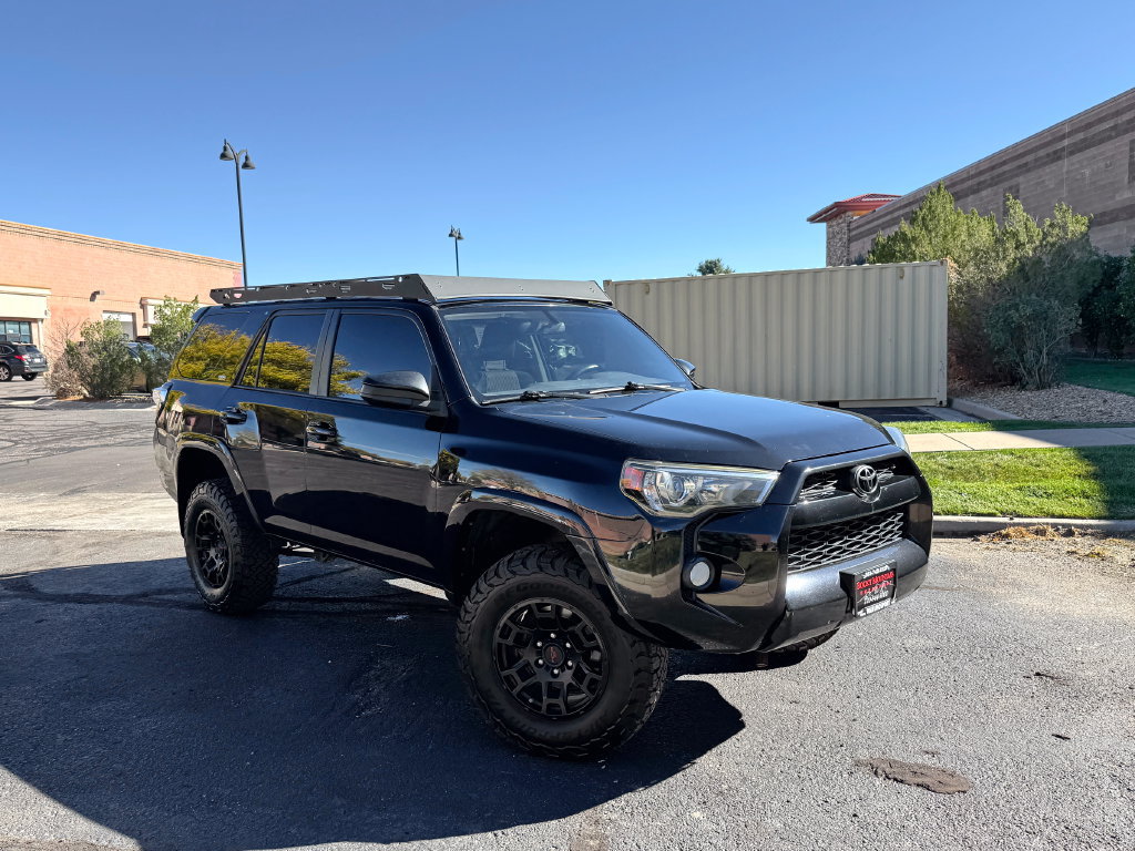 Used 2016 Toyota 4Runner SR5 AWD/4WD image 2