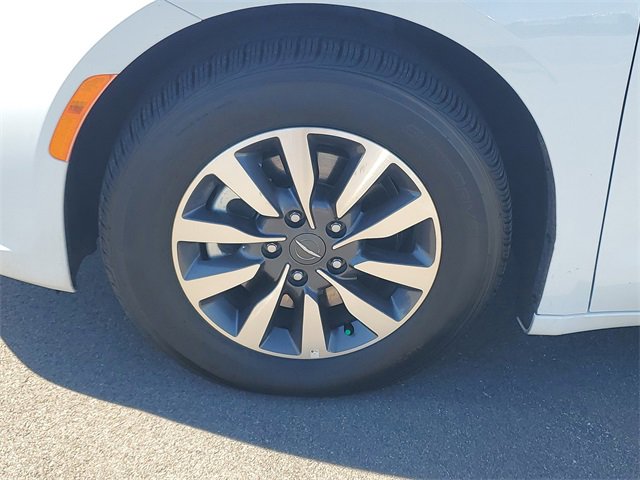 Used 2023 Chrysler Pacifica Limited image 34