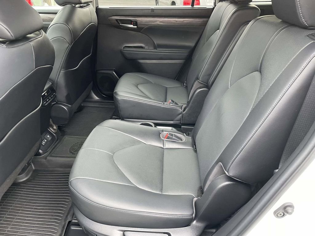 Used 2023 Toyota Highlander Limited image 23