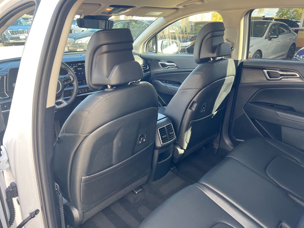 Certified 2025 Kia Sportage EX image 9