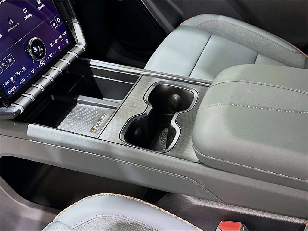 Used 2026 GMC Acadia AT4 w/ Luxury Package image 17