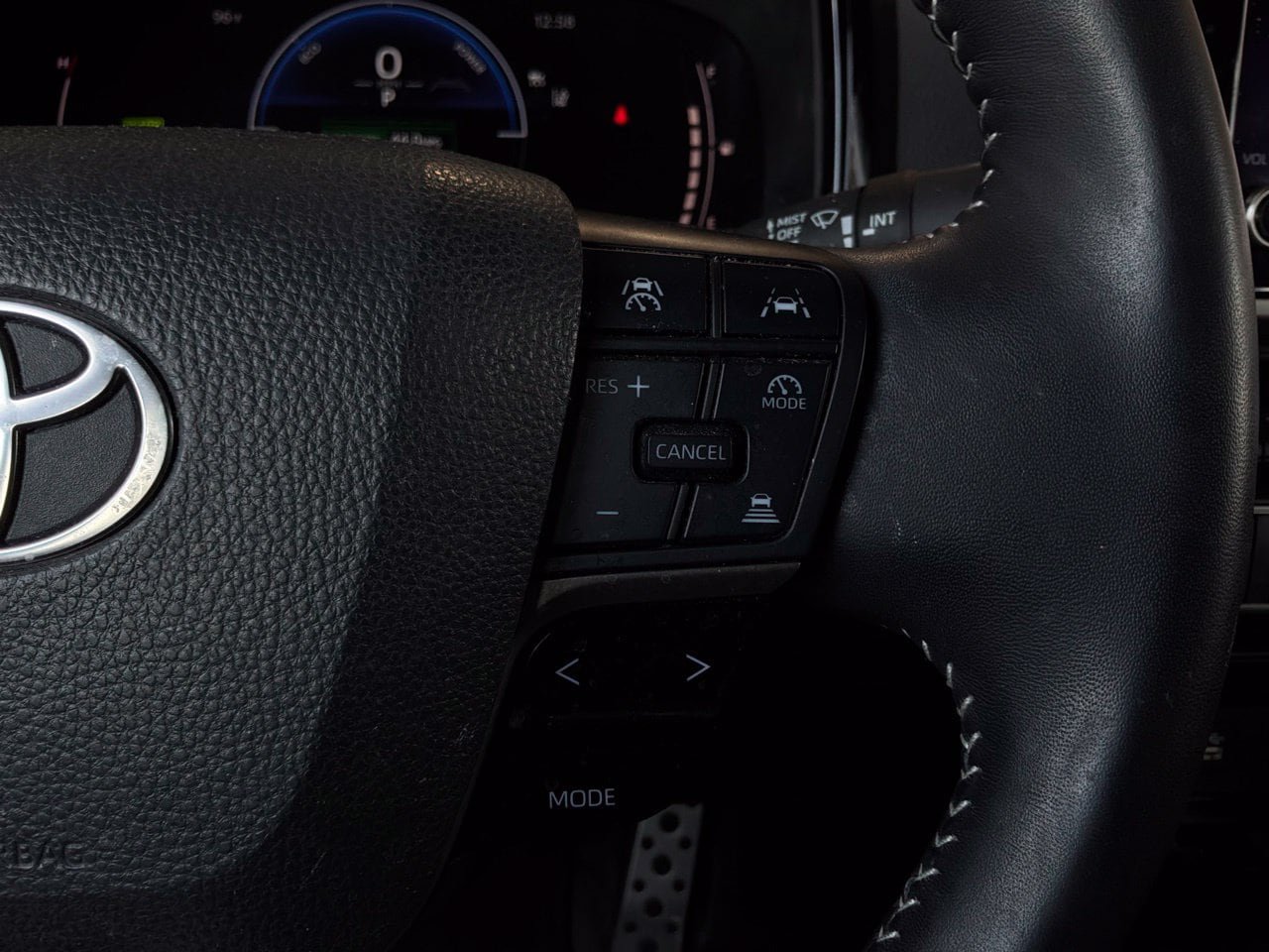 Used 2025 Toyota Camry SE w/ Convenience Package FWD image 34