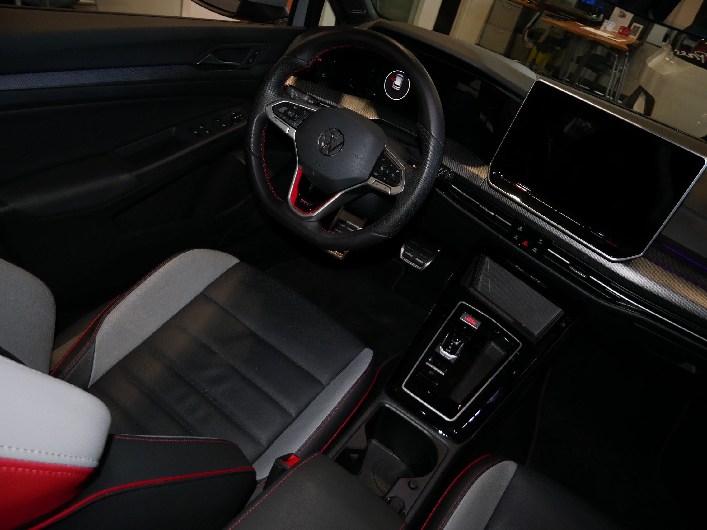 Certified 2025 Volkswagen GTI Autobahn FWD image 5