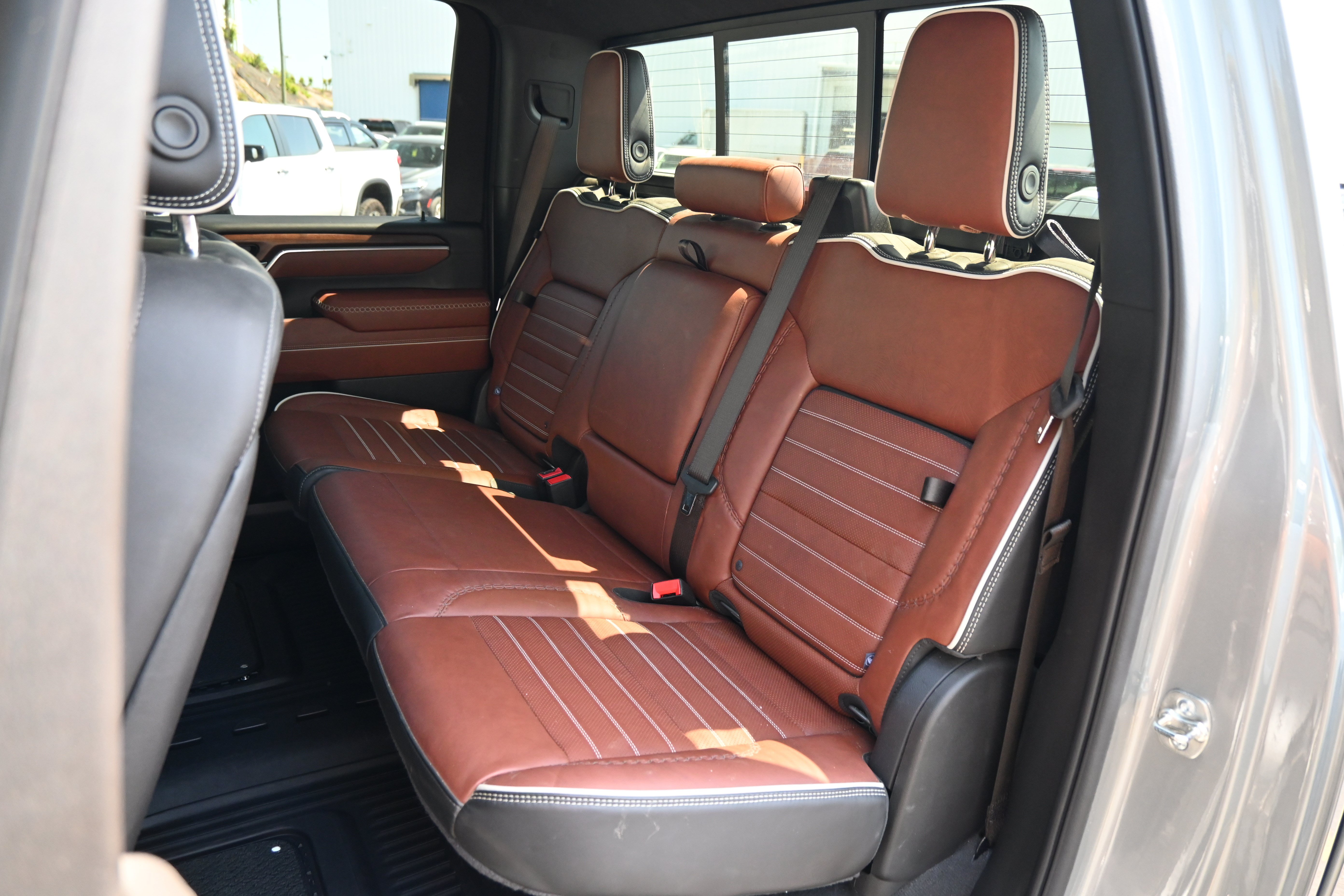 Used 2025 GMC Sierra 2500 Denali Ultimate w/ Max Trailering Package AWD/4WD image 10