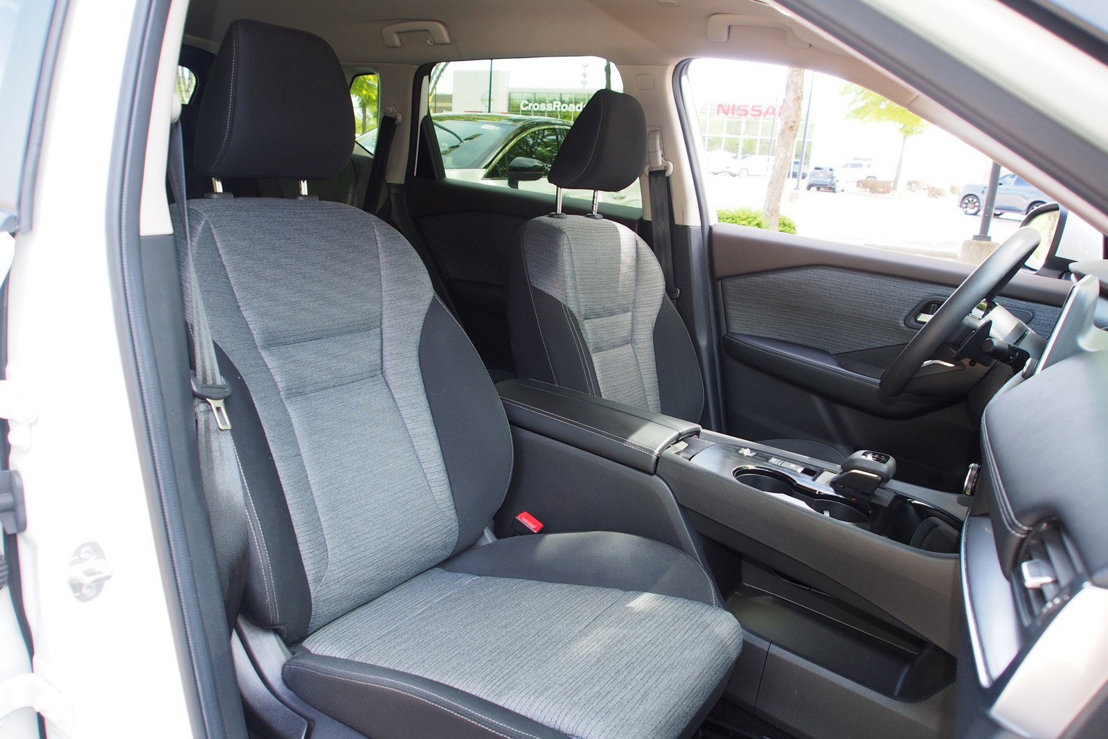Used 2023 Nissan Rogue SV FWD image 11