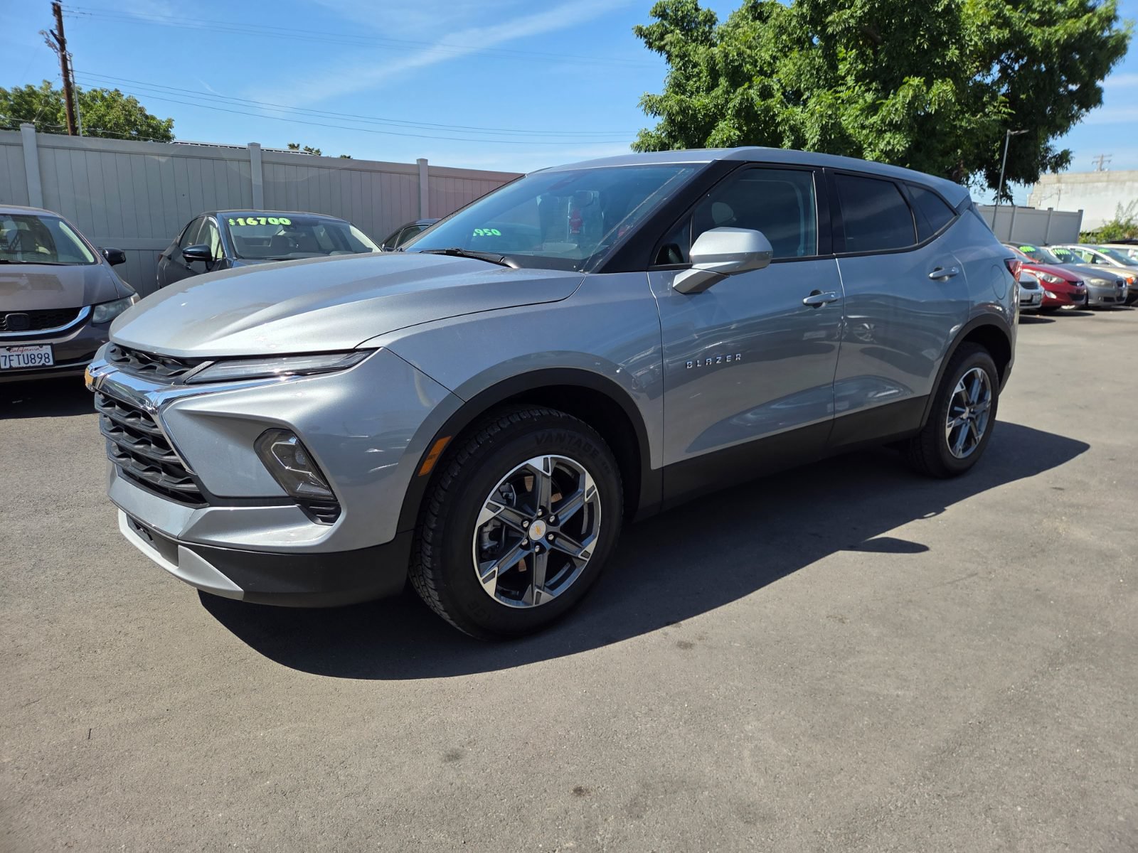 Used 2025 Chevrolet Blazer LT FWD image 1