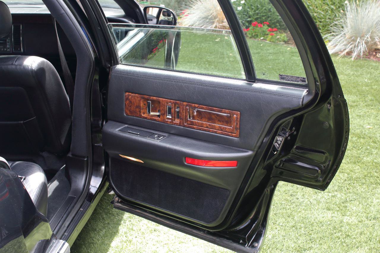 Used 1996 Cadillac Fleetwood Brougham RWD image 51