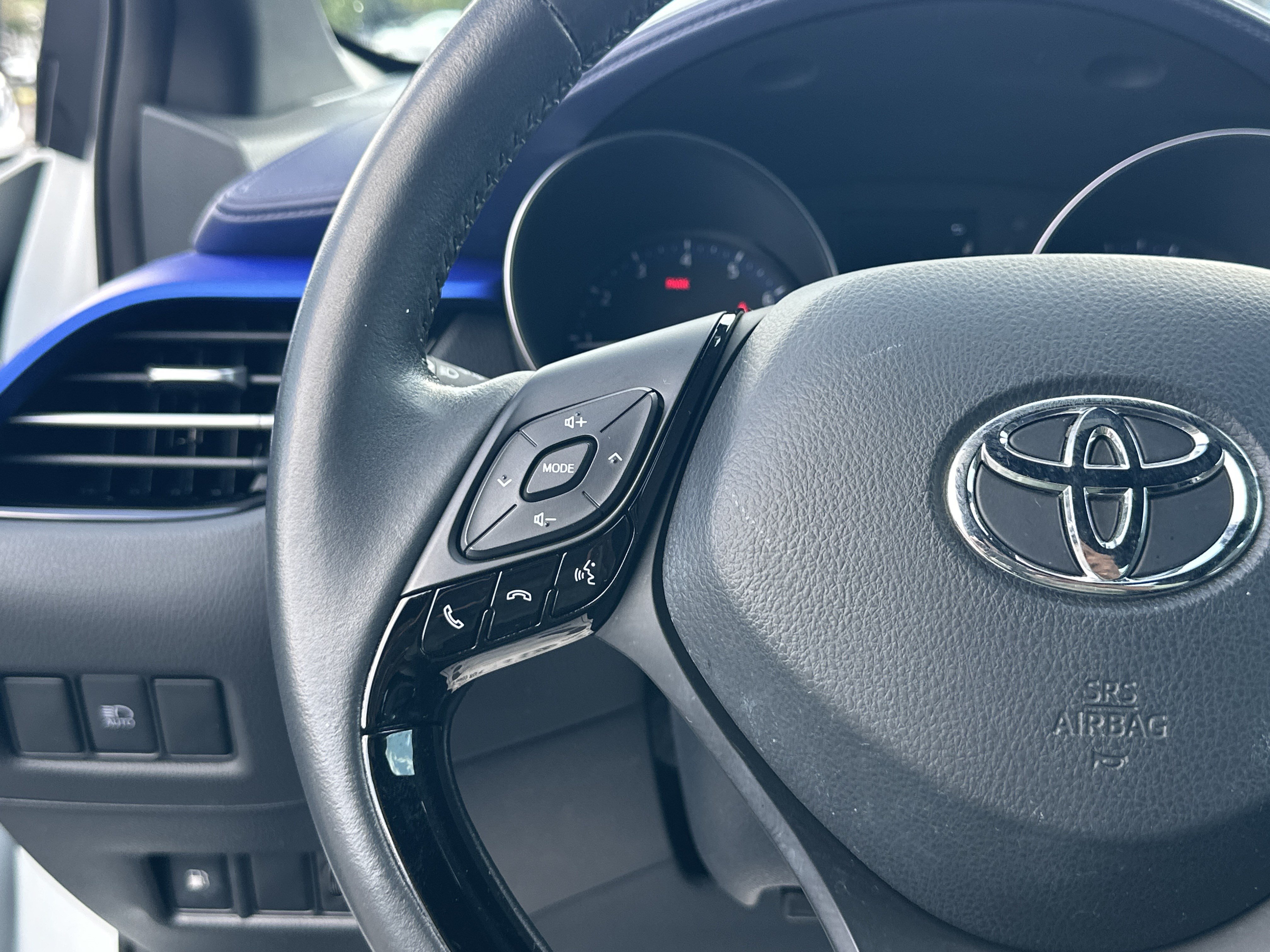 Used 2021 Toyota C-HR XLE FWD image 28