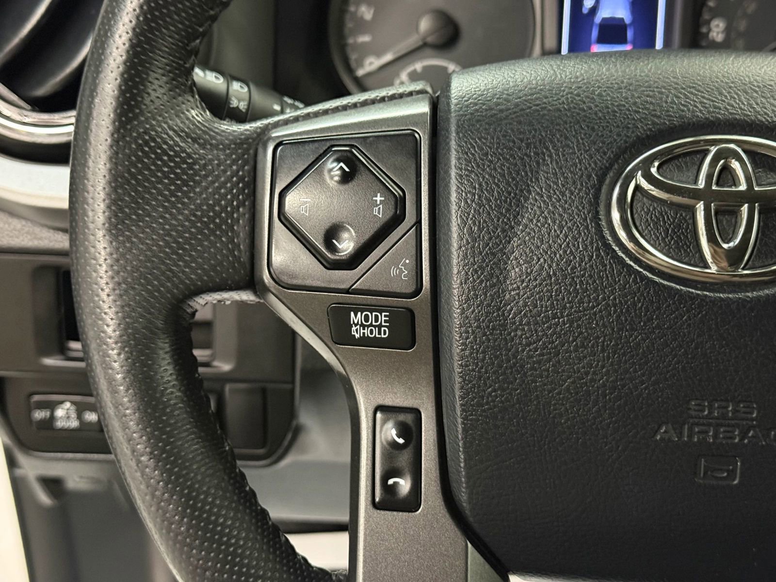 Used 2017 Toyota Tacoma TRD Off-Road w/ Tow Package (A/T) image 27