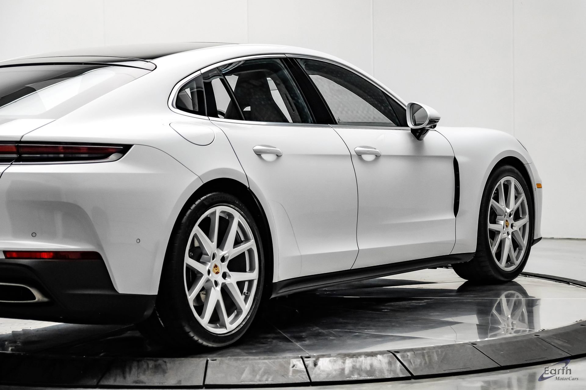 Used 2025 Porsche Panamera w/ Premium Package image 17