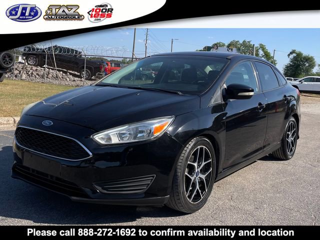 Used 2016 Ford Focus SE w/ SE Sport Package FWD image 3