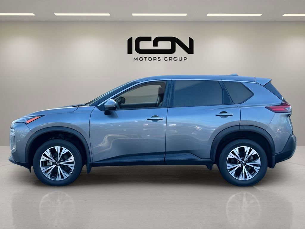 Used 2023 Nissan Rogue SV image 2