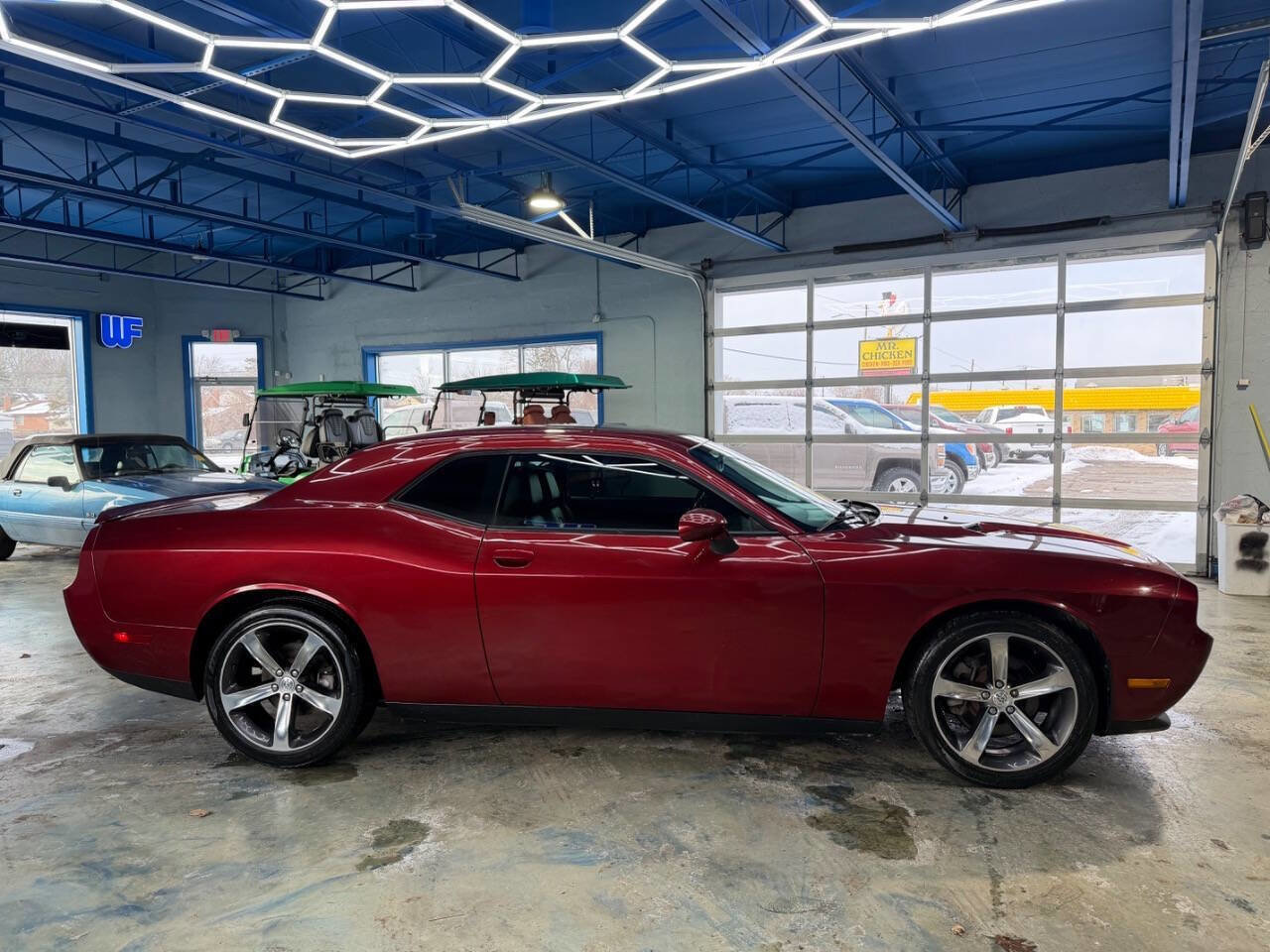 Used 2014 Dodge Challenger SXT image 9