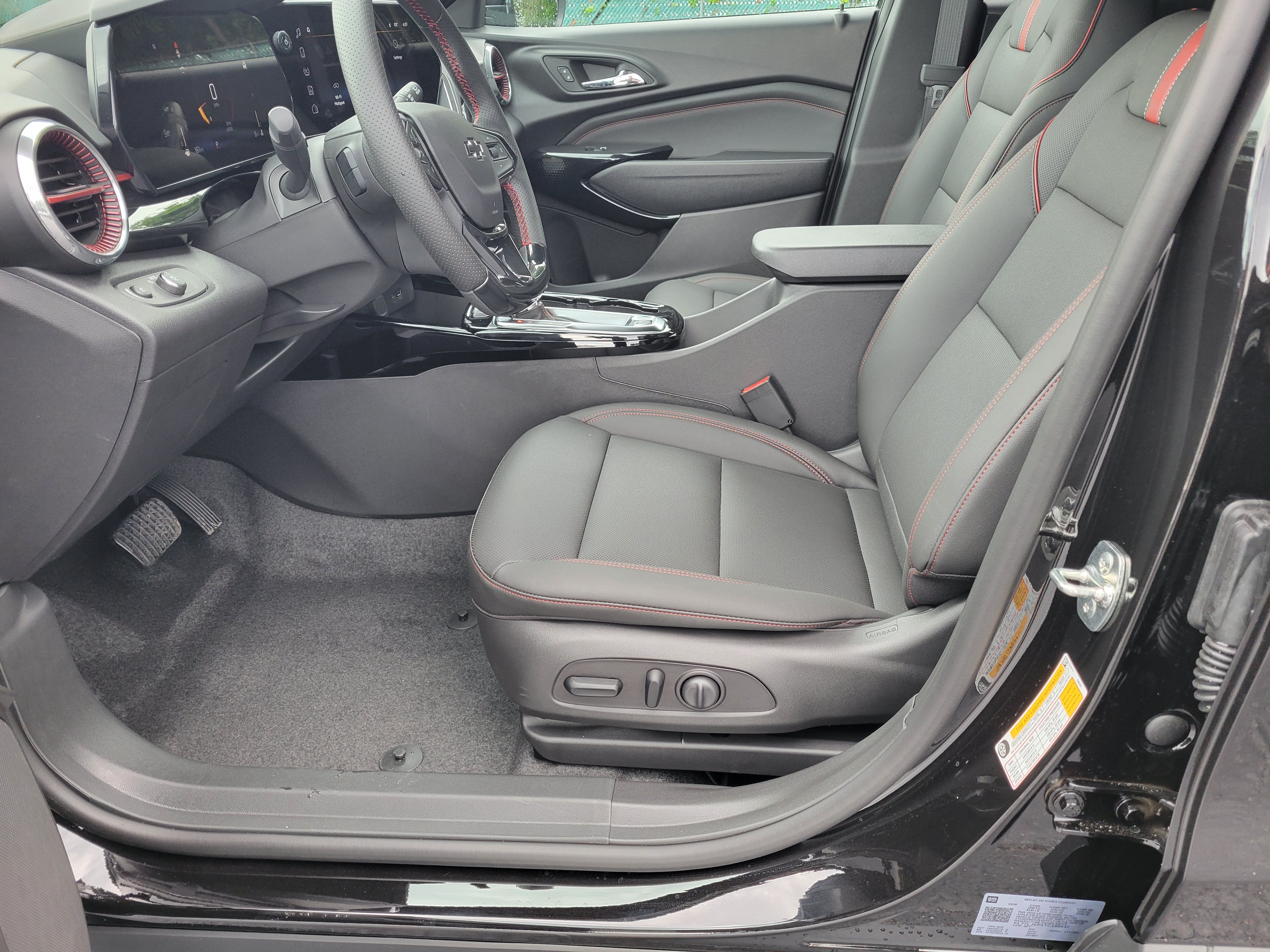 New 2026 Chevrolet Trax RS w/ Driver Confidence Package FWD image 27
