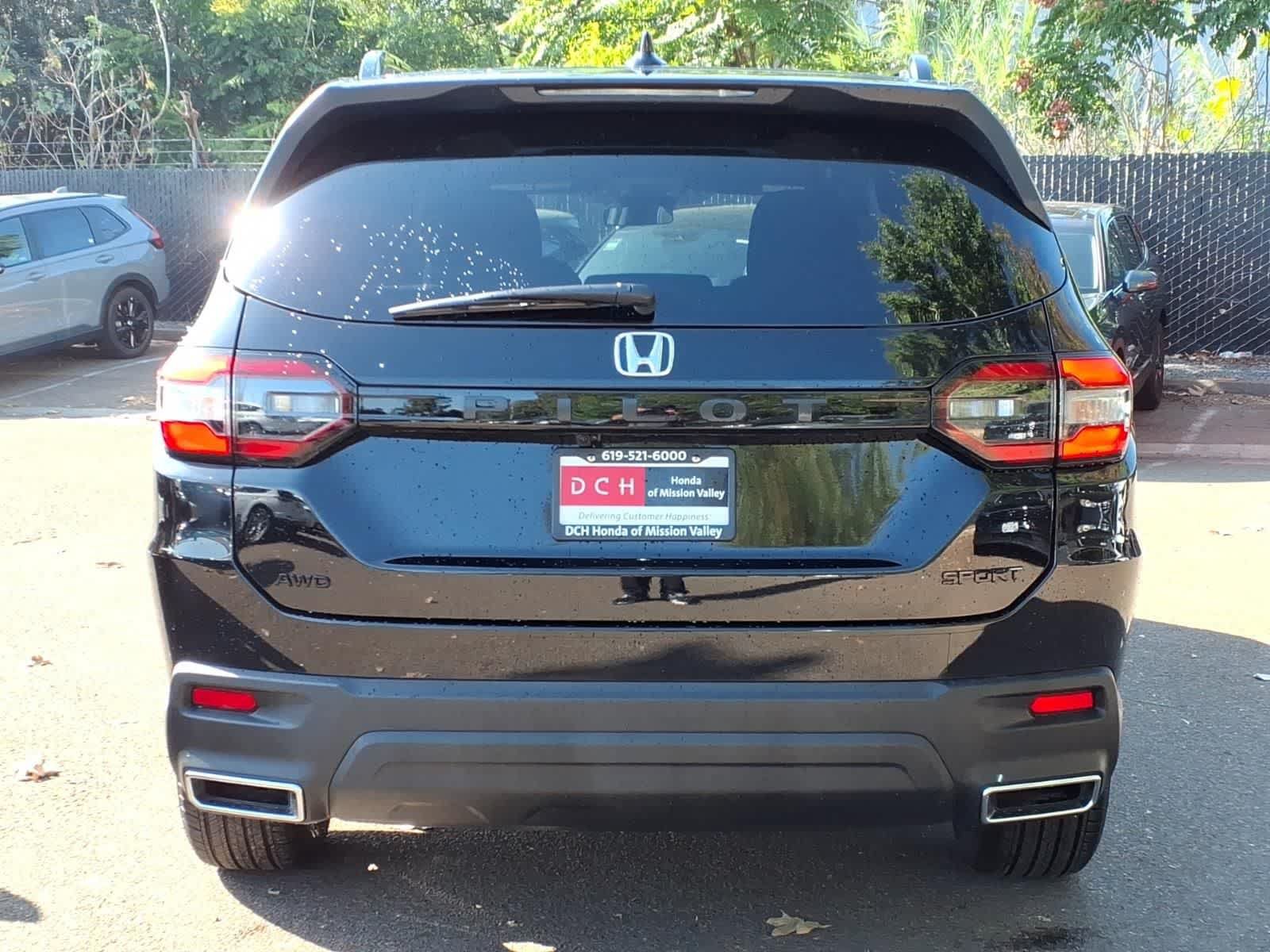 Used 2025 Honda Pilot Sport image 5