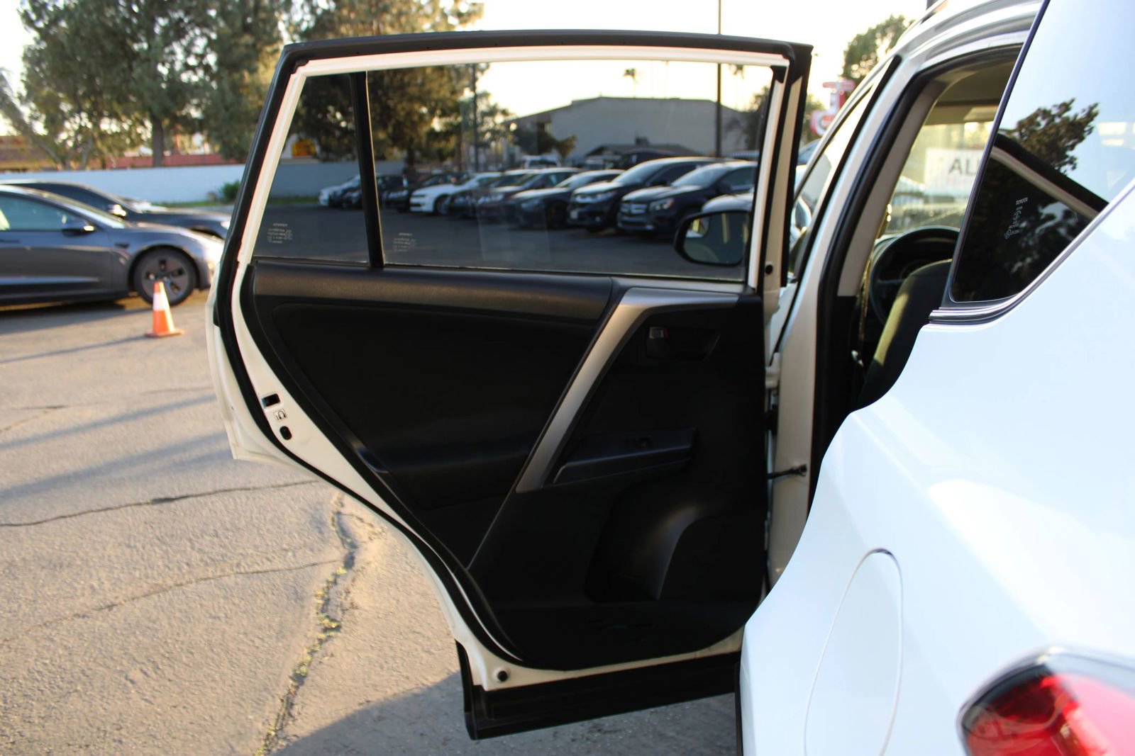 Used 2016 Toyota RAV4 LE image 6