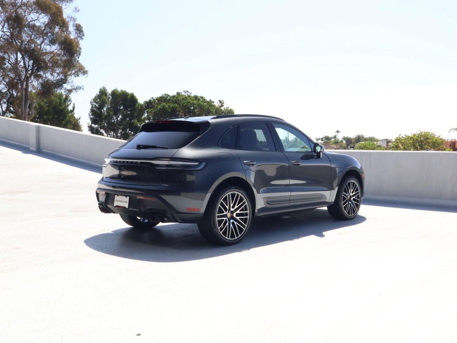 Certified 2026 Porsche Macan AWD/4WD image 8