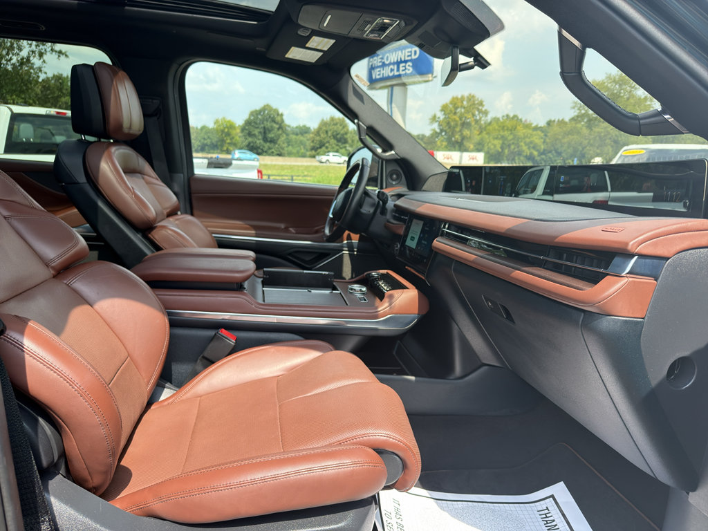 Used 2025 Lincoln Navigator Reserve AWD/4WD image 19