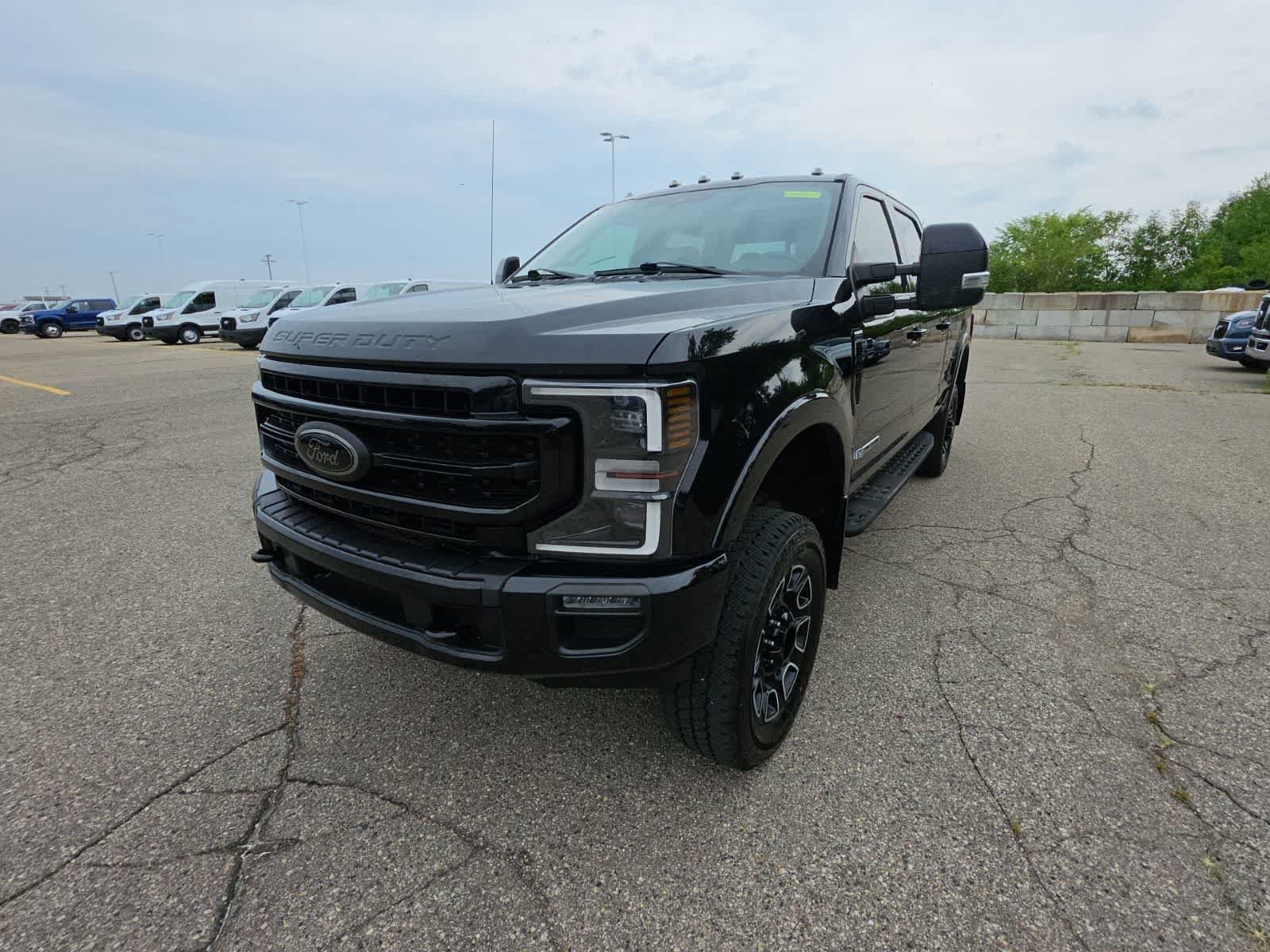 Used 2020 Ford F350 Lariat w/ Tremor Off-Road Package AWD/4WD image 2