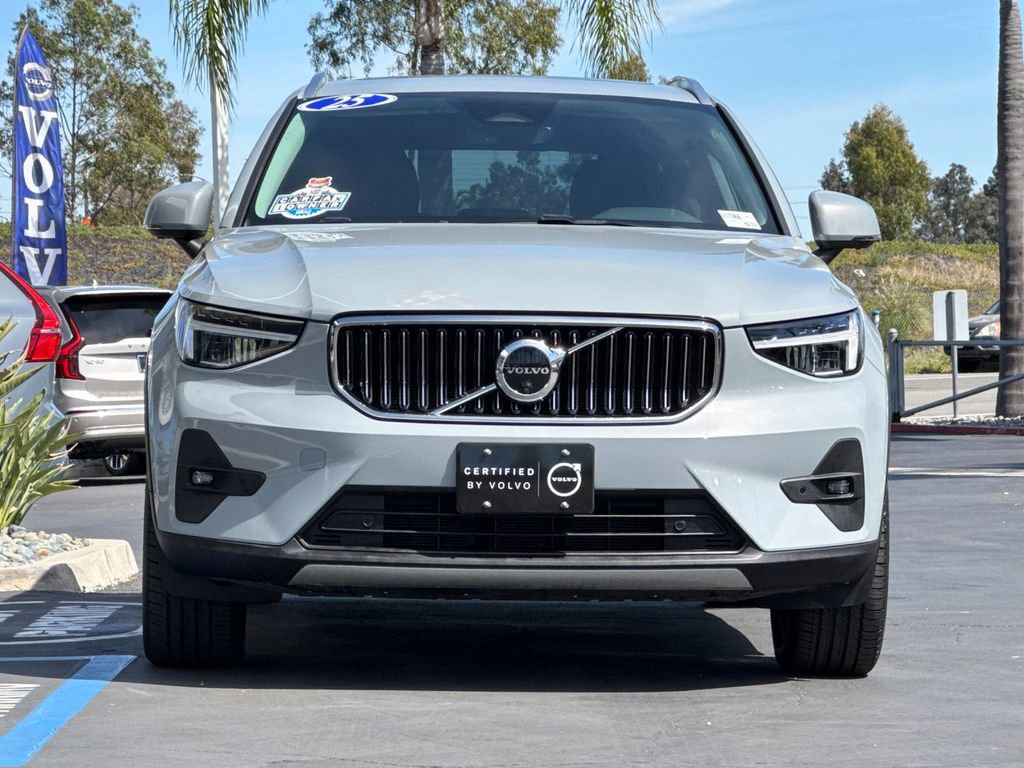 Certified 2025 Volvo XC40 B5 Plus image 8
