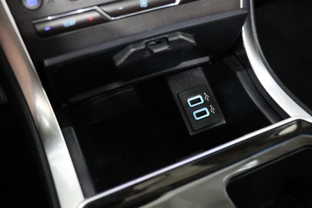 Used 2019 Ford Edge Titanium w/ Equipment Group 301A AWD/4WD image 27