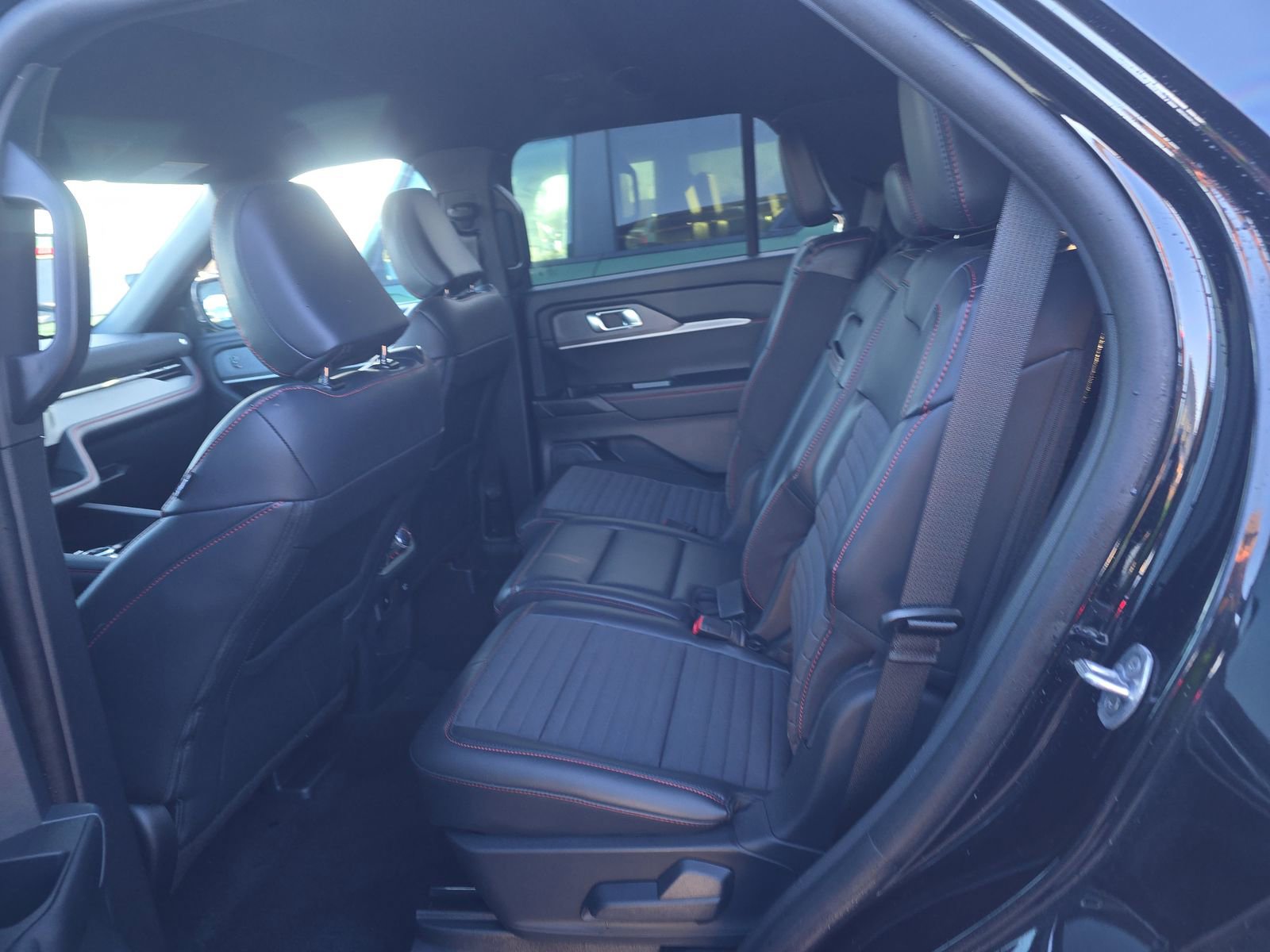 Used 2025 Ford Explorer ST-Line w/ Premium Package image 12