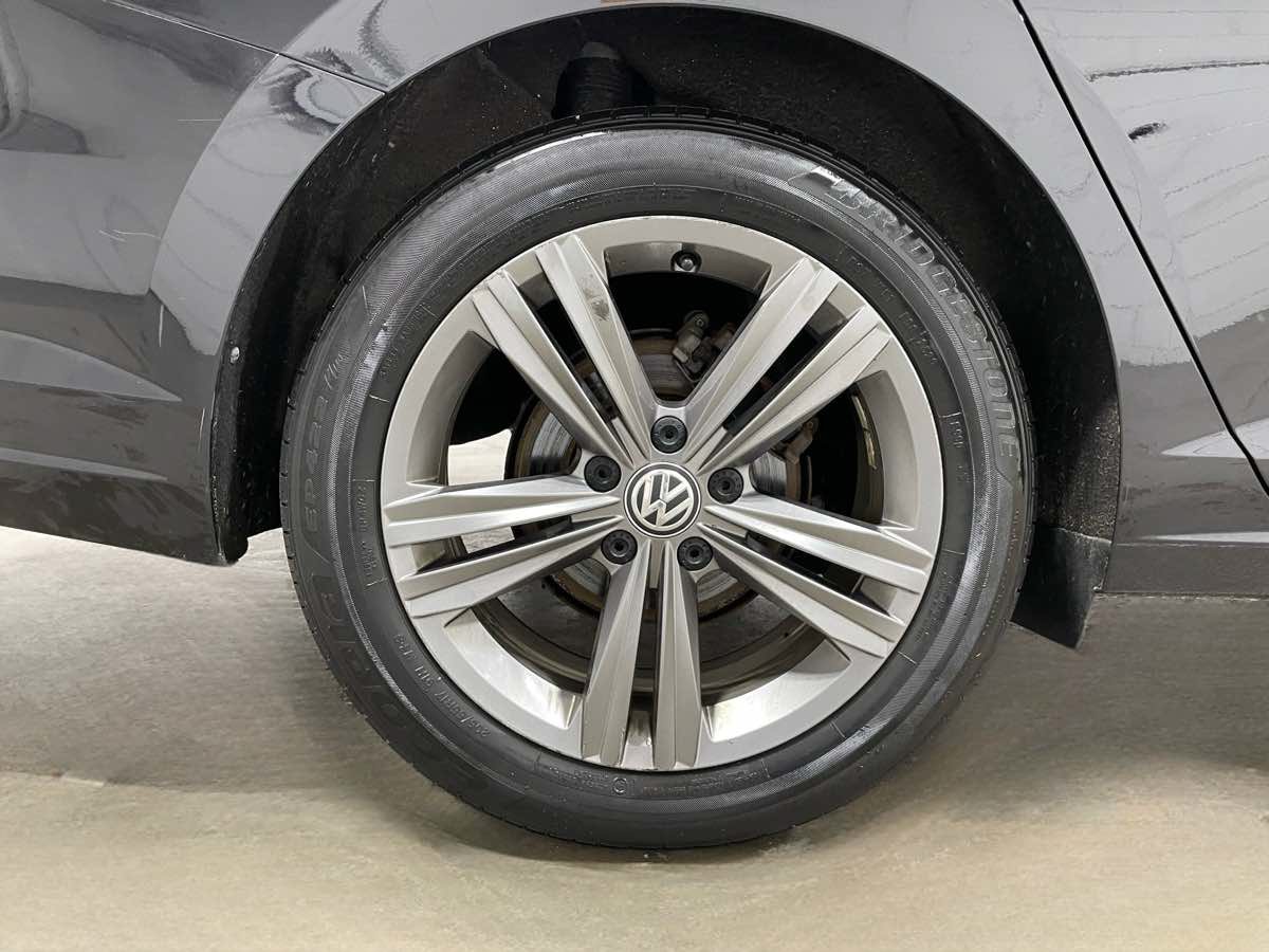 Used 2020 Volkswagen Jetta R-Line FWD image 6