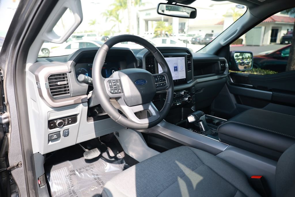 Used 2025 Ford F150 Lightning XLT AWD/4WD image 16