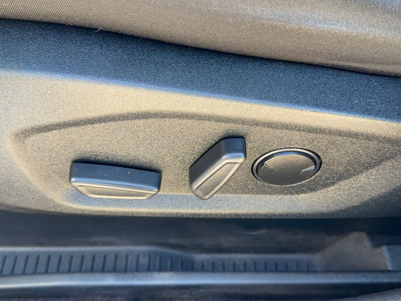 Used 2020 Ford Edge SE FWD image 15