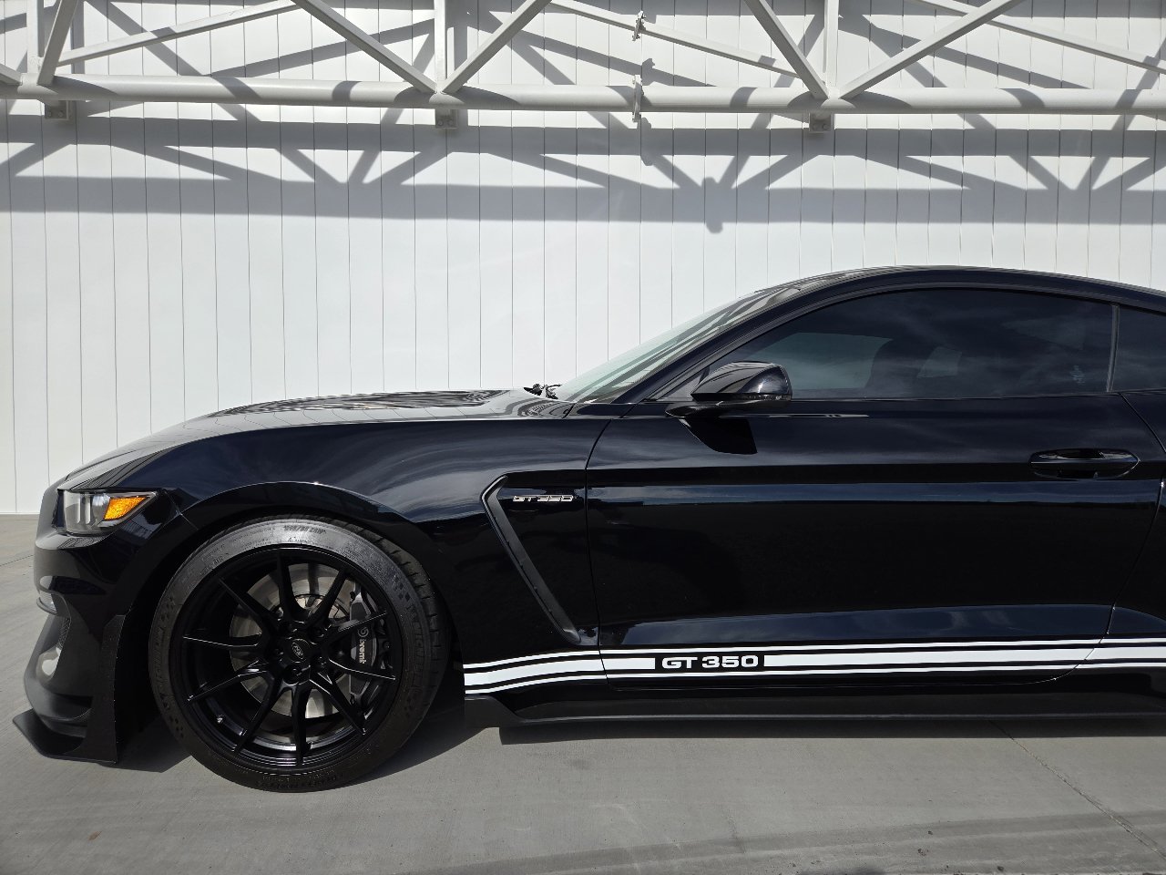 Used 2019 Ford Mustang Shelby GT350 w/ Technology Package image 29