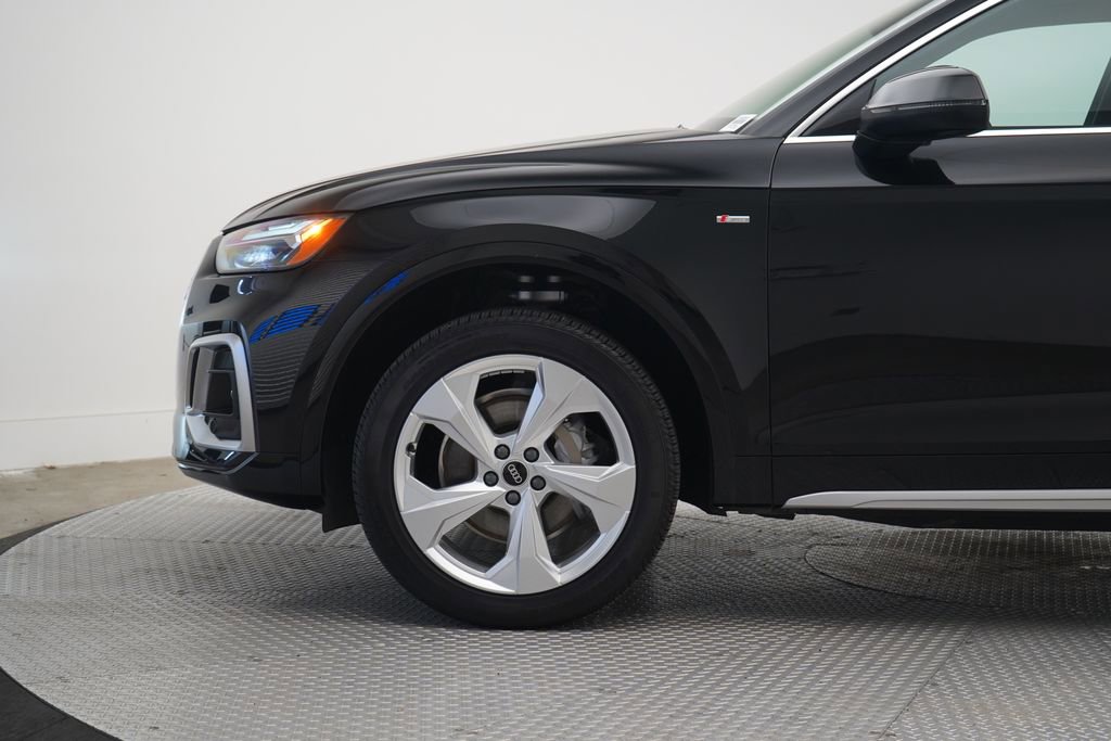 Used 2023 Audi Q5 2.0T Premium w/ Convenience Package image 2